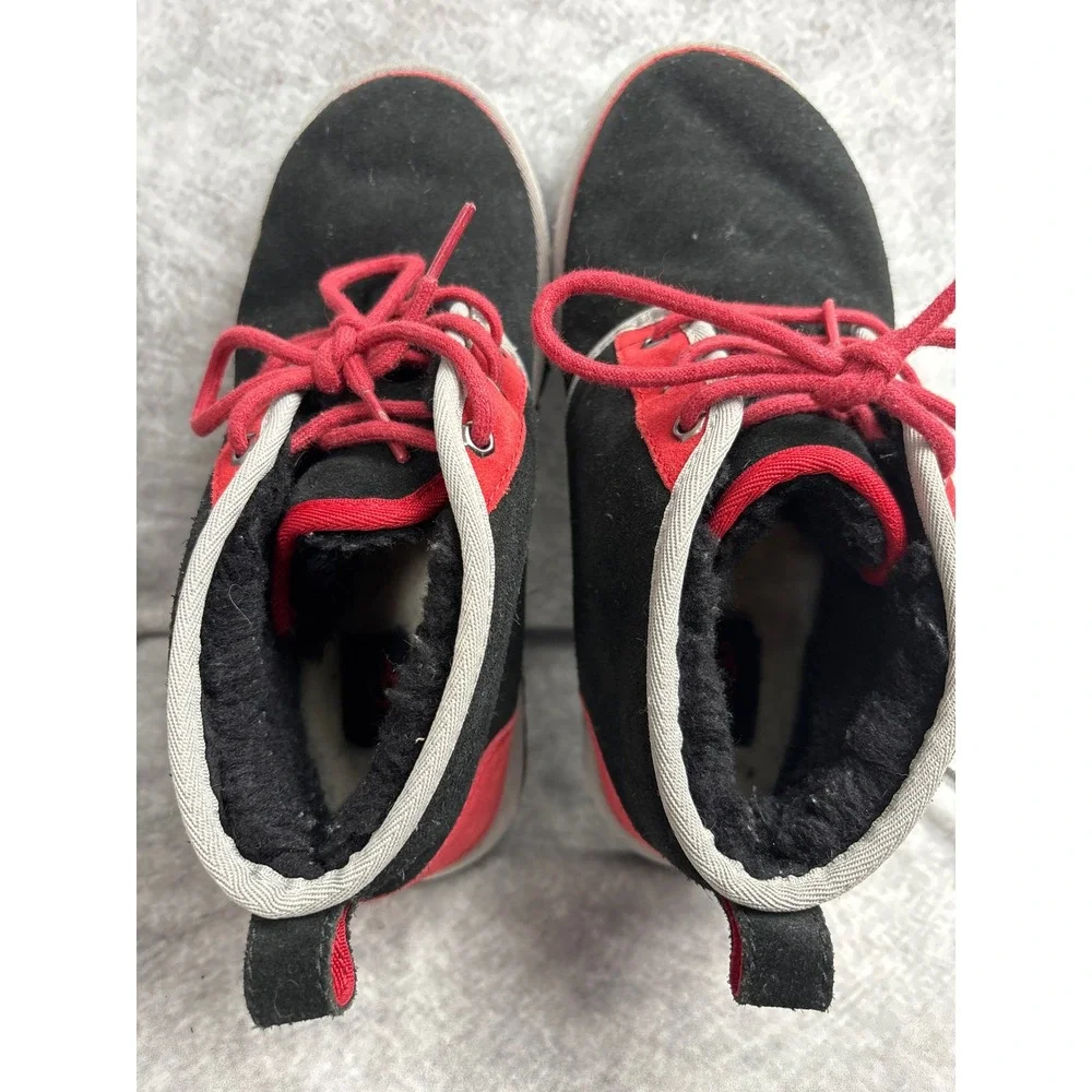 UGG Men's Neumel Black Red Gray Sherpa Lined Suede Chukka Boots Size 8